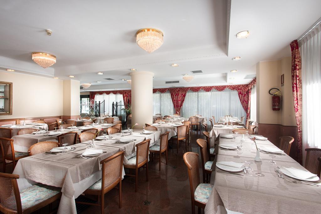 Hotel Zeus Cesenatico Esterno foto