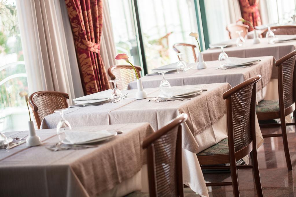 Hotel Zeus Cesenatico Esterno foto