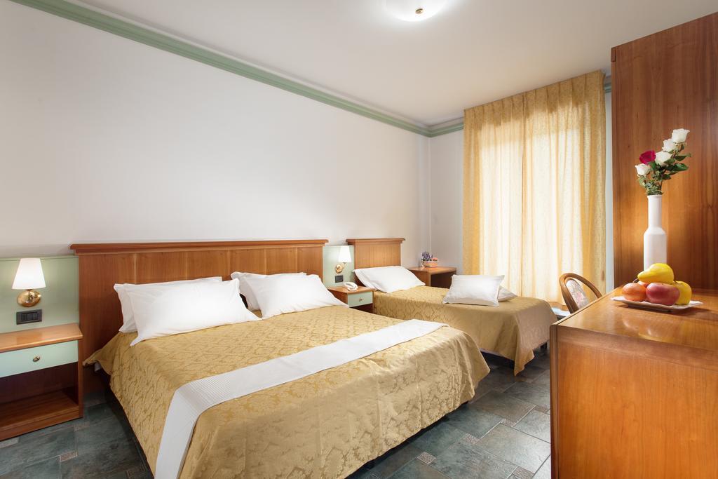 Hotel Zeus Cesenatico Camera foto