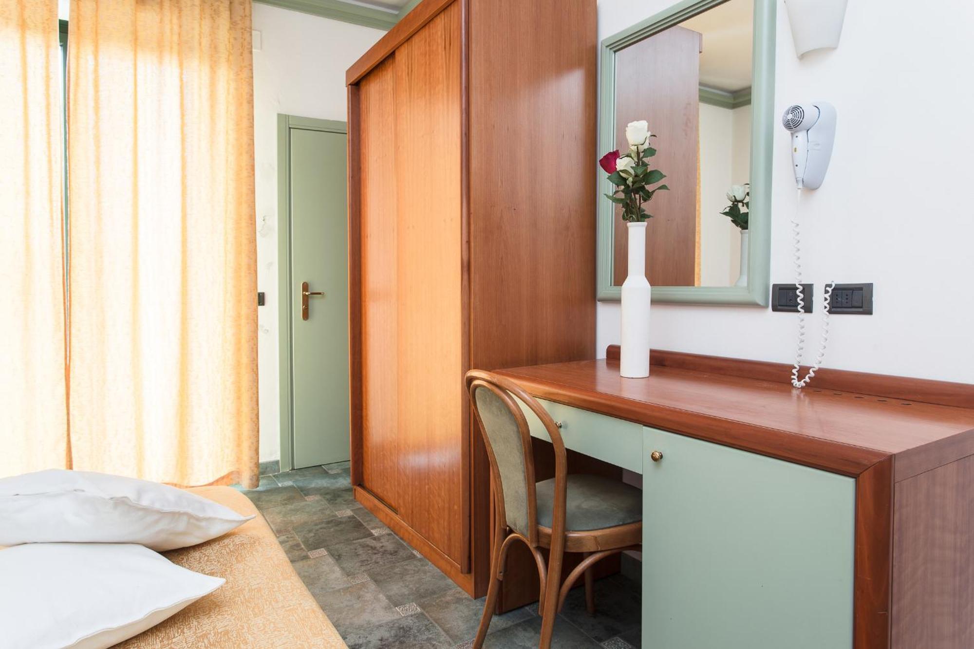 Hotel Zeus Cesenatico Esterno foto